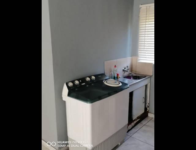 2 BEDROOM HOUSE FOR SALE IN LENASIA EXT 1